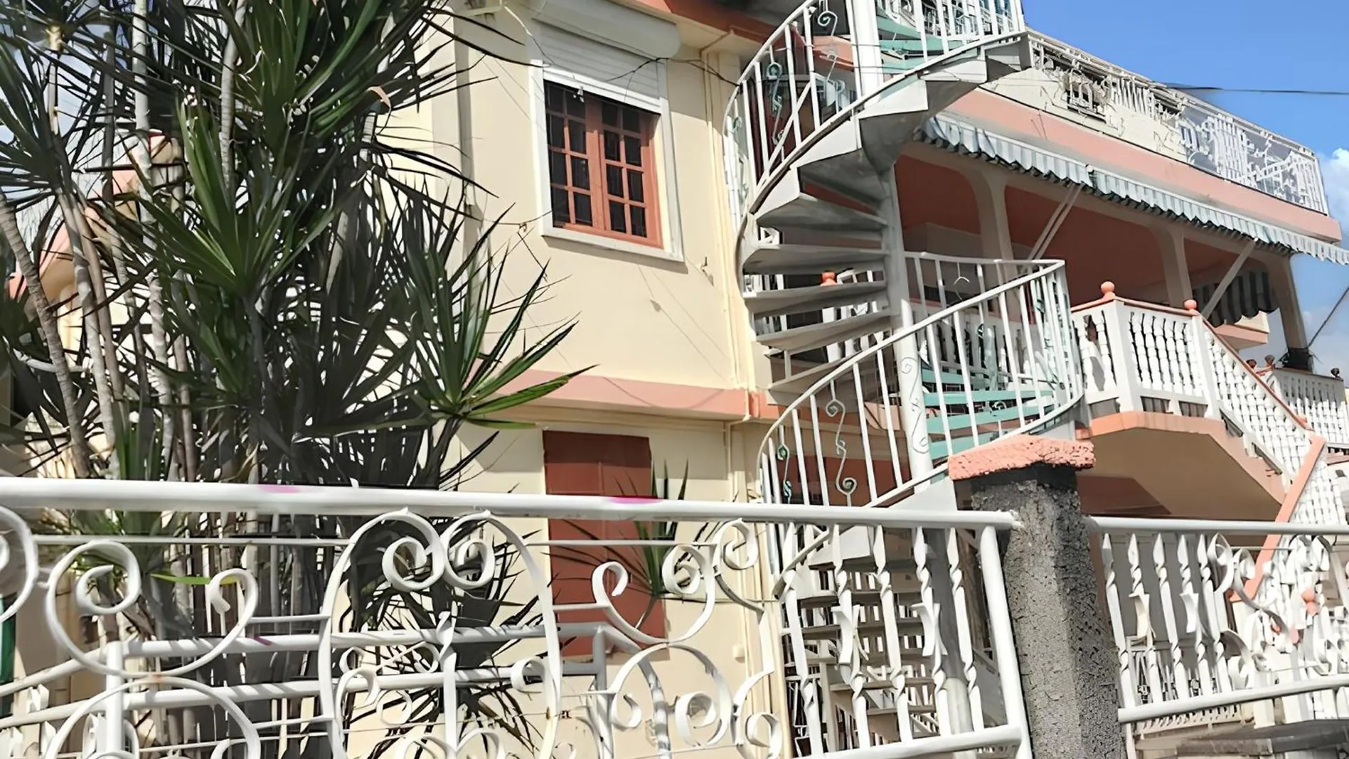 Apartment Appartement Confortable Avec Vue Sur Mer A Deshaies 48 M²